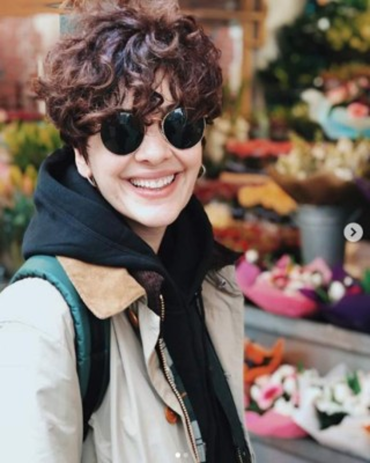 A pesar de la gran fama que tiene, la actriz turca lleva una vida de lo más normal. Trata de disfrutar de los pequeños detalles de la vida.