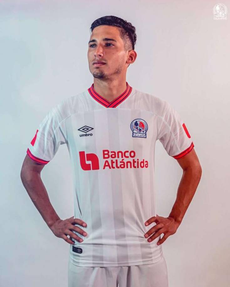 José Mario Pinto: Otro de los talentosos jugadores que tiene Olimpia y que perfectamente podrían ocupar la vacante dejada por Edwin Rodríguez.