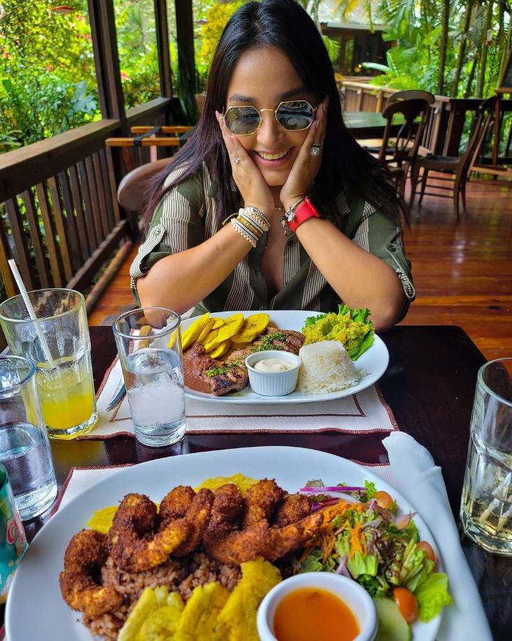 Obviamente, The Lodge &amp; Spa at Pico Bonito cuenta con un fino restaurante y deliciosa comida.