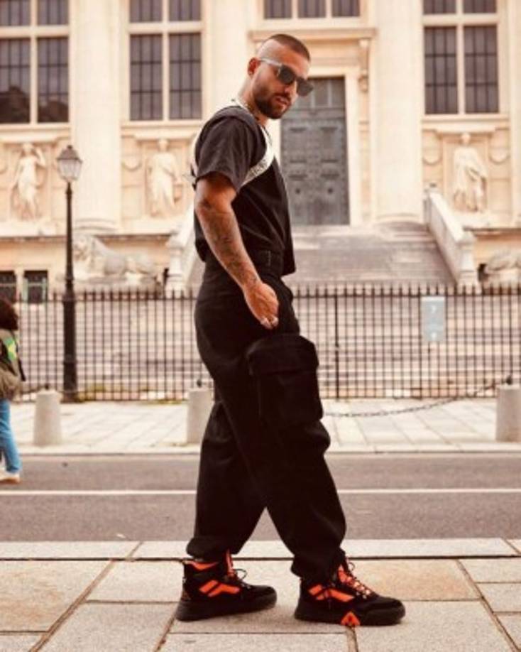 El colombiano no va a dejar pronto de recordar que él no es ningún gordito. En sus últimas publicaciones tituló de forma irónica 'COLOMBIAN GRASA' mientras posaba en las calles de París.