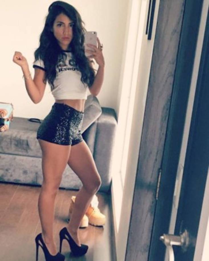 Pero después notaron que atrás de Chabelo aparece su esposa, pues se trataba de una fiesta que organizó Raquel Bigorra.<br/>