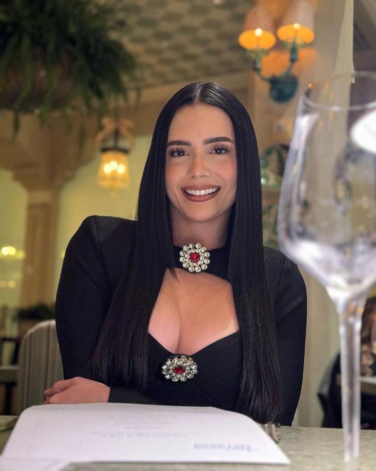 Beltrán es egresada en Marketing y Comunicación del Tecnológico de Monterrey, habla 3 idiomas, español, inglés y francés. Su interés en la inteligencia artificial demuestra una perspectiva innovadora y un deseo de abordar problemas de manera eficiente y sostenible una excelente opción para desarrollar aún más sus habilidades y conocimientos en este campo en constante evolución.