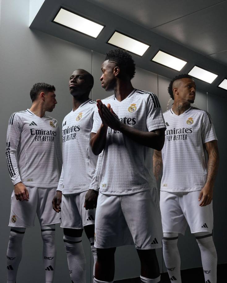 Cuatro días después del final de temporada del Real Madrid con la conquista en Wembley de la Decimoquinta Copa de Europa, el club blanco presentó de forma oficial su nueva camiseta.