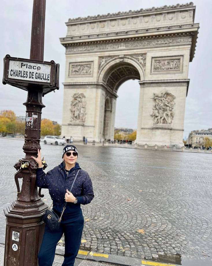 María Isabel visitó París gracias a su hija Paola Salcedo, como ella misma dio a conocer.