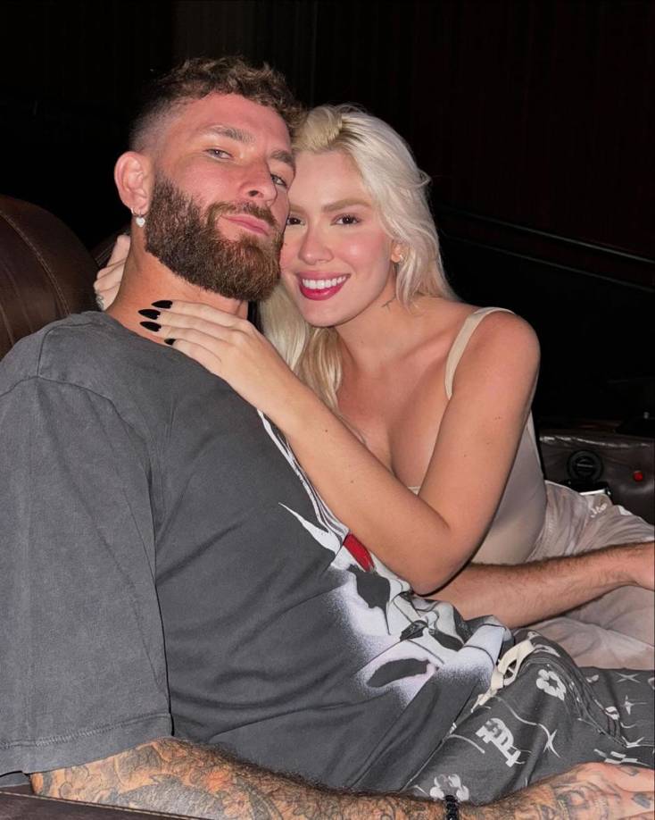 La ex de Militao y madre de su hija, tras ser pillada en una playa de Brasil con otro conocido futbolista carioca mesesatrás, concretamente pasando estas fiestas navideñas en Río de Janeiro, confirmó poco después abiertamente su romance con Leo Pereira, defensa del Flamengo.