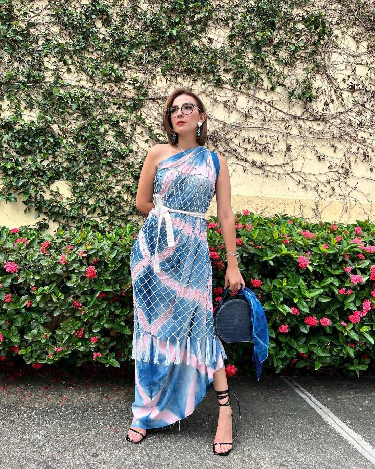 Además de las imágenes, la prenda llevaba inscrita la frase: <b>“donde las mujeres lideran, la sociedad avanza”</b>.