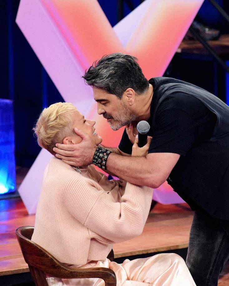 La “Reina de los Bajitos”, como es llamada por sus trabajos con el público infantil, con decenas de películas y discos, está actualmente casada con el cantante Junno Andrade, con el que completó diez años en diciembre pasado.