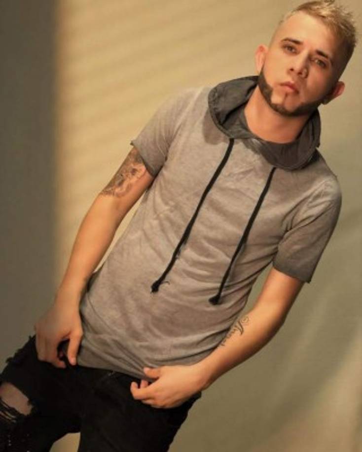 MR JC el del palabreo es uno de los cantantes catrachos que más ha mostrado su apoyo a 'Rude Boy'. <br/>'Ganes o pierdas ya sos un ganador por que te has ganado el corazón de todos con tu letras y tu humildad mi rey. Te deseo el mayor del éxito hoy y siempre, sabés que aquí estamos para las que sea. Como te lo he dicho siempre, me identifico mucho con vos, tu historia merece ser conocida', expresó MR JC momento antes de que se diera a conocer al ganador de 'Tengo talento, mucho talento'.