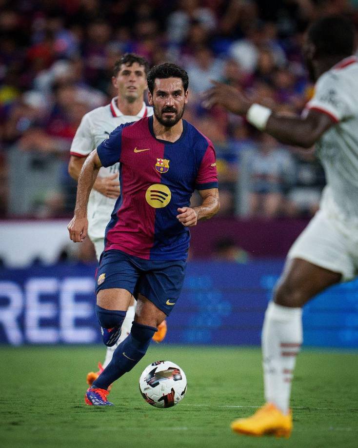 Su hermano y agente, Ilhan Gundogan, se refirió al futuro del jugador tras su viaje a Turquía. “Es cierto que algunos clubes han mostrado interés en ficharlo, pero la postura de Ilkay es clara. Él solo quiere cumplir su contrato con el Barcelona”.
