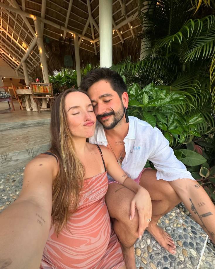 Afortunadamente, la pareja se va relajando poco a poco entre bromas y juegos, incluso Camilo disfruta de un <i>matte</i> y recuerda algunos conciertos que vivió en Argentina, a propósito de la bebida clásica de dicho país.