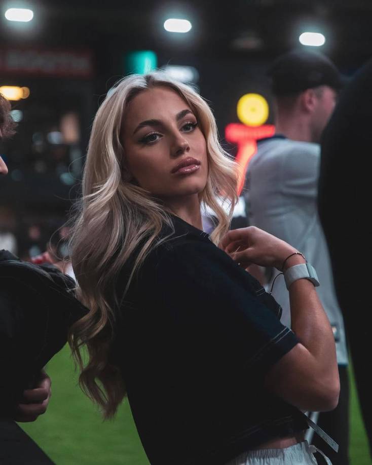 En una entrevista con 20min dijo: “Modric es definitivamente un gran modelo a seguir para mí. Es un futbolista mundial y representa a Croacia”.