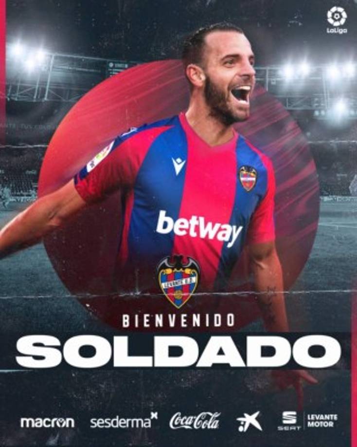El delantero español Roberto Soldado fue anunciado como nuevo fichaje del Levante. Llega procedente del Granada y firmó hasta el 2023. Foto Twitter Levante.