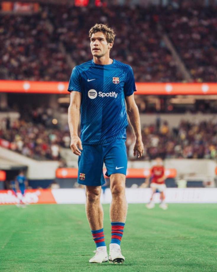 Marcos Alonso fue inscrito en La Liga tras la renovación de Ter Stegen que ha permitido este movimiento. El futbolista estará disponible para el duelo del Barcelona ante el Villarreal.