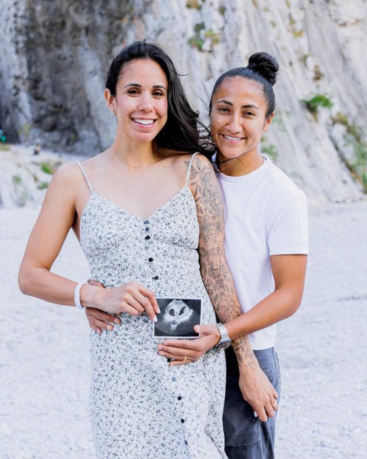 Stephany (derecha) ha jugado en dos equipos de fútbol femenil, primero en el club Þór/KA Akureyri de Islandia, donde fue futbolista del año en dicho país en el 2017 y actualmente milita como mediocampista en la liga MX con Tigres Femenil.