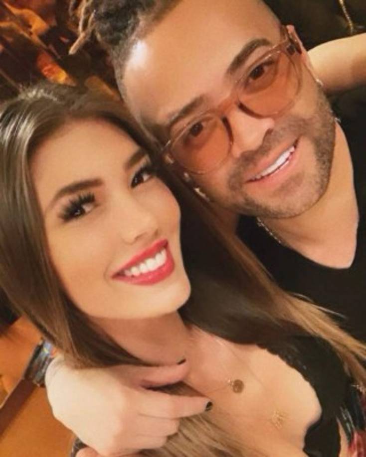 Esas declaraciones no han tardado en hacer saltar las alarmas acerca de una posible infidelidad por parte de la estrella de la música y todas las miradas se han fijado en la modelo Eli Tulián, que aparece en varios de los videoclips más recientes de Nacho<br/>