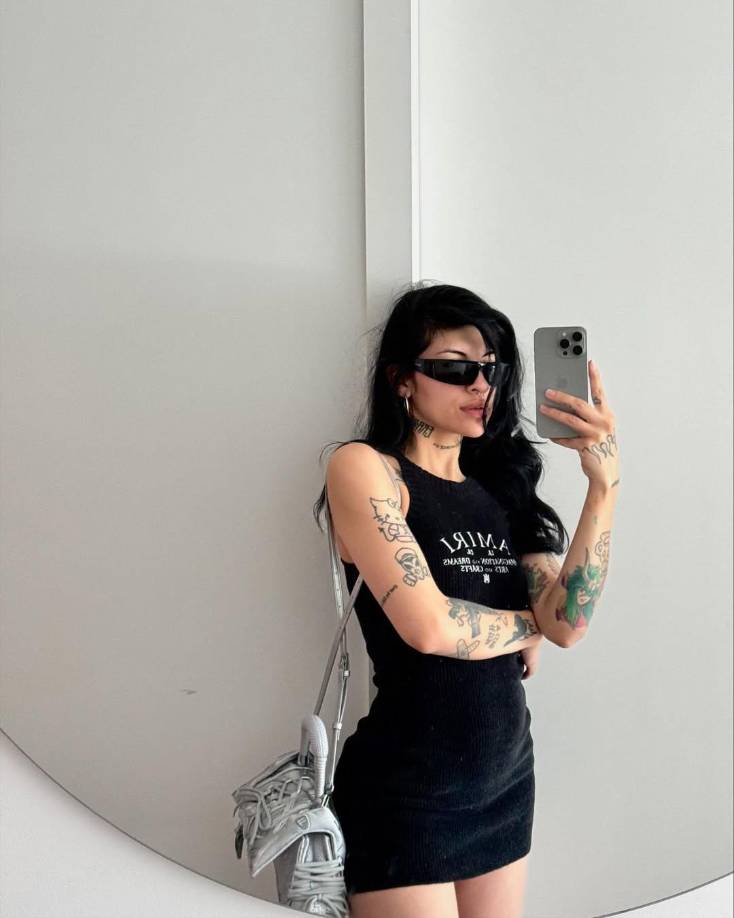 Luego de una larga temporada alejada de los escenarios y tras la tormenta mediática a la que estuvo expuesta su vida sentimental en los últimos meses, <b>Cazzu </b>fungió como una de las ‘headliners’, convocando a miles de personas que esperaban ansiosas para interpretar sus mejores éxitos.