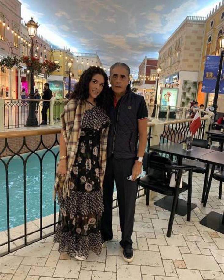 Lorena Cid es 25 años menor que Lalo Trelles. El periodista tiene 72 y ella acaba de cumplir los 47.