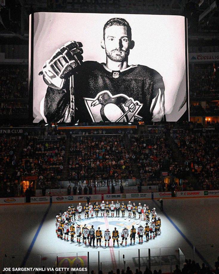 “Todos en el club, incluidos los jugadores, el personal, la gerencia y los propietarios, están desconsolados por la noticia del fallecimiento de Adam. Nuestros pensamientos también están con los aficionados y el personal de ambos clubes, especialmente aquellos que asistieron o siguieron el partido, que estarán devastados por la noticia de hoy”, sentenciaron.