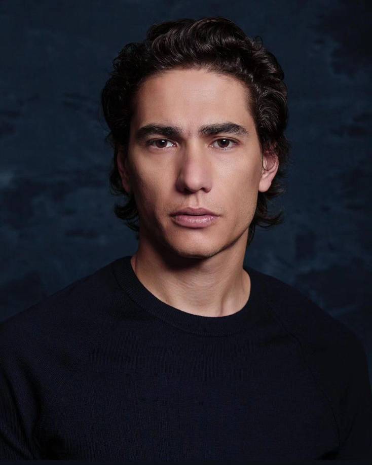 El primer crédito actoral notable del actor fue en la película independiente Nueve, una película de deportes uruguayo-argentina estrenada en 2021. Respecto al papel, Enzo dijo a El País que pudo haberse inspirado en su padre, un futbolista que se parece mucho a Vogrincic, como se muestra en la película: “En realidad era algo que me había pasado a mí. Mi papá era futbolista y me puso en el campo desde los cuatro años hasta los 12, luego viendo la película me entendió. Fue catártico. Aprendo de la suerte. Creo que quienes nos dedicamos a esto terminamos concluyendo que todo es cuestión de suerte porque no hay otra explicación. Pero siempre sentí que era una suerte formar parte de mi vida”.