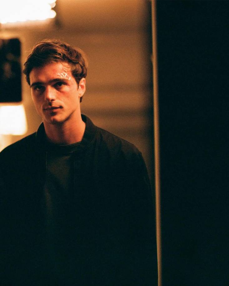 “Jacob es tan pretencioso que no sé por qué cree que es el próximo Brad o Leo. Habla como si fuera Pattinson, pero ni siquiera tiene una filmografía tan buena”; “Es increíblemente fácil decir: “Estoy agradecido por las oportunidades que me brindaron estas películas, incluso si no es el tipo de proyecto que elegiría realizar ahora”. No hay necesidad de criticar tu antiguo trabajo”; “Si yo fuera su relaciones públicas, le diría que guardara estas respuestas”, son algunas de las reacciones que en redes sociales tuvieron varios fans después de las polémicas declaraciones de Elordi sobre The Kissing Booth. 