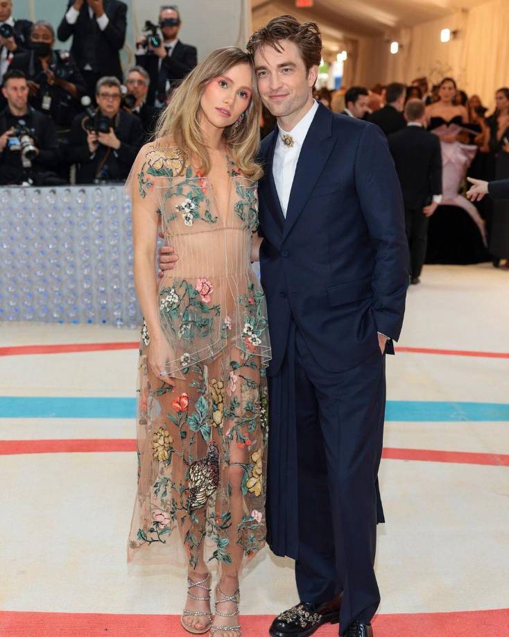 Ambos han sido muy discretos desde los inicios de su relación, no se sabe con exactitud cómo y dónde se conocieron, solamente se conoce que el romance existe desde que comenzaron a ser fotografiados a mitad de 2018 mostrándose muy cariñosos.