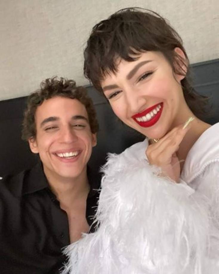 Pero aunque el dúo comparte fotos bastante cariñosas (que serían parte de la ficción), estos aseguran que tienen una relación sólida como amigos.