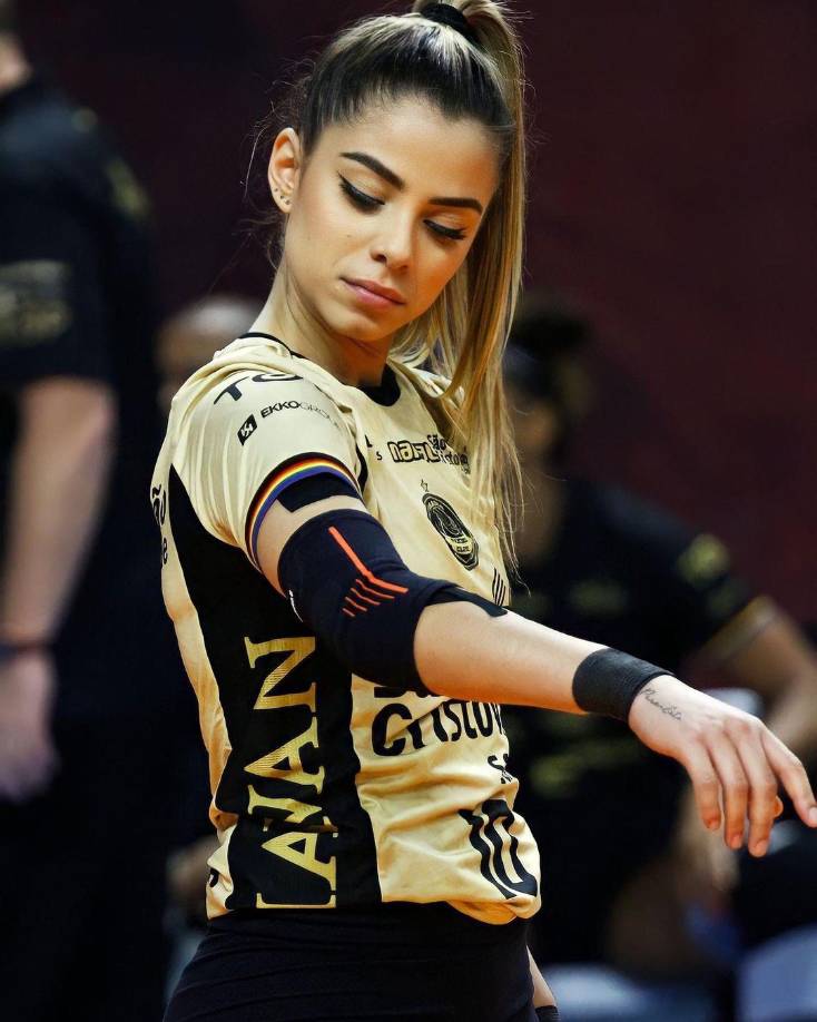 La joven nació un 8 de enero del año 2000 en Baruro, Sao Paulo, así que en estos momentos tiene 23 años de edad, al igual que su hermana gemela, quien se llama Keyt.