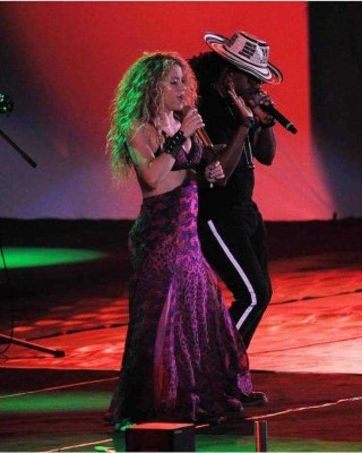 “¿Estás embarazada, Shakira”, le preguntaron en el aeropuerto de Barranquilla, a lo que ella respondió sorprendida y entre risas “no”.<br/>