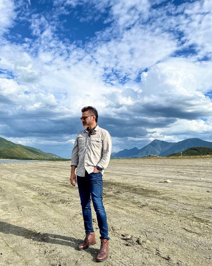 “Al atravesar por esta situación puedo confiar en que del otro lado de este valle se escucha la voz que me hará “resucitar”. Sé que hay muchos pasando por situaciones como la mía, solo quiero decirte: “Todo va a estar bien... confía”, finalizó el intérprete de temas como <i>Mi universo</i>, <i>Sumérgeme</i>, <i>Qué sería de mí</i>, <i>Sentado en su trono</i> y <i>Tú estás aquí</i>, entre otros.