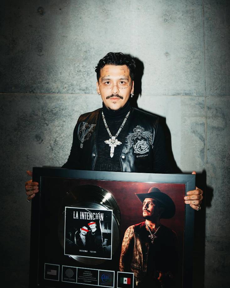 Su publicación también aparece dos días después de que la presentadora Maxine Woodside citó una “fuente que está muy cerca a la familia Aguilar” en su show ‘Todo para la mujer’ de Grupo Fórmula en el que aseguró que Nodal y Ángela Aguilar supuestamente se casaron a inicio de junio en Roma, Italia.