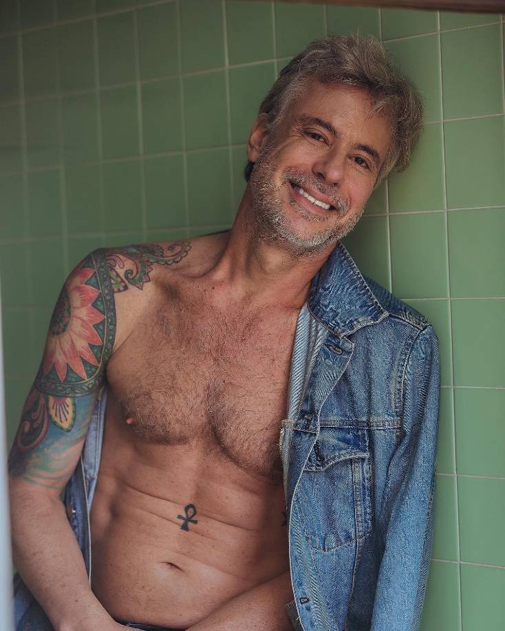 El guapísimo actor y cantante peruano, Diego Bertie, falleció este viernes, 5 de agosto, a los 54 años de edad.