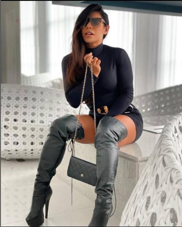 Ella es licenciada en Derecho para ser abogada criminalista.