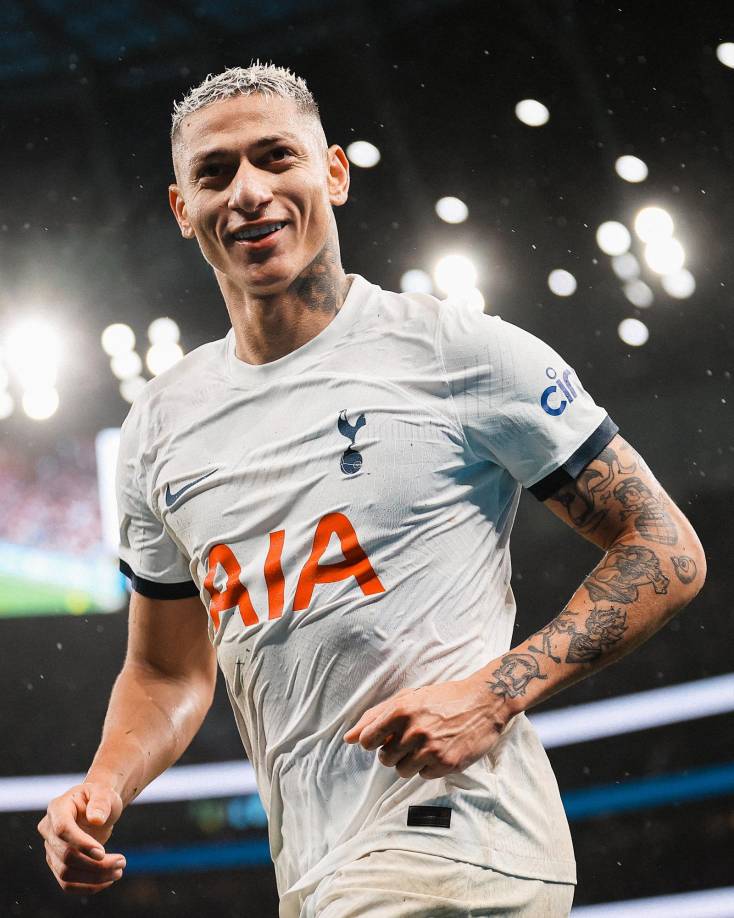 Según apuntan desde Inglaterra, Richarlison dejará el Tottenham y uno de los destinos a los que apunta es a Arabia Saudita.