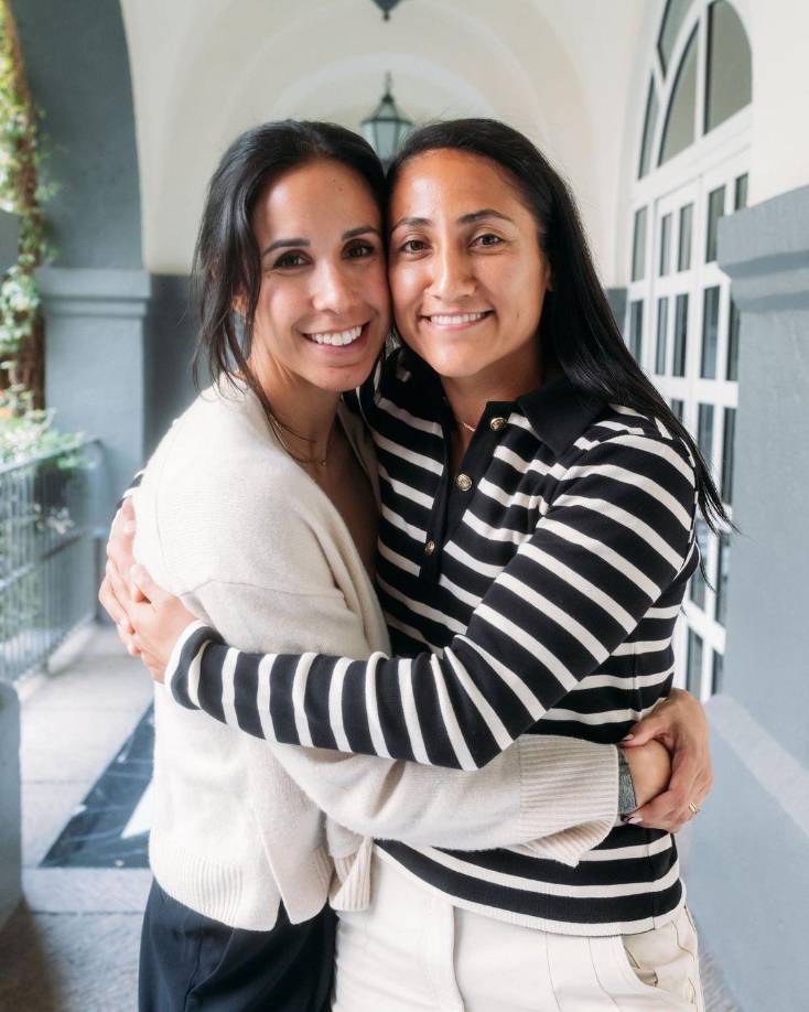 Bianca Sierra (izquierda) es una futbolista mexicoamericana nacida el 25 de junio de 1992 en California, Estados Unidos.