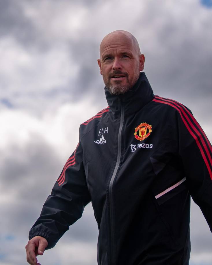 En primer lugar, el entrenador neerlandés le envió un correo electrónico a sus jugadores en un intento por dejar en claro que no tolerará los egos en el vestuario del Manchester United.