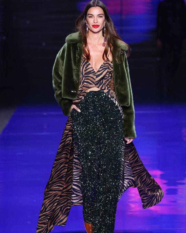 “Tengo el corazón lleno de amor y agradecimiento por tantas palabras bonitas, por los aplausos al salir a pasarela, por los abrazos y sobre todo, por apoyarme para que vuelva a proyectarme.Un placer trabajar en casa”, finalizó.