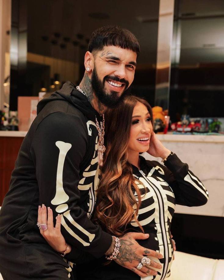 Al cantante se le vio sumamente feliz en su celebración, pues dejó a un lado todas las polémicas en las que se ha metido por temas personales, pero también musicales, pues recientemente, Farruko se le hizo un meme y modificó el rostro del boricua.