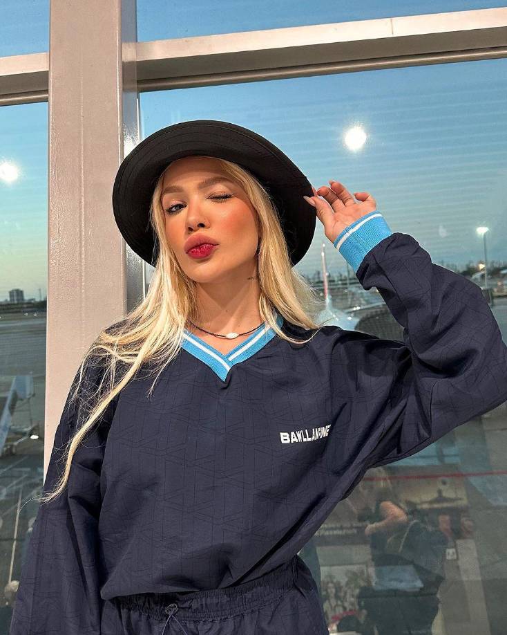 En su domicilio también se encuentra Karoline Lima, por lo que muchos de sus seguidores empezaron a especular sobre una posible reconciliación.