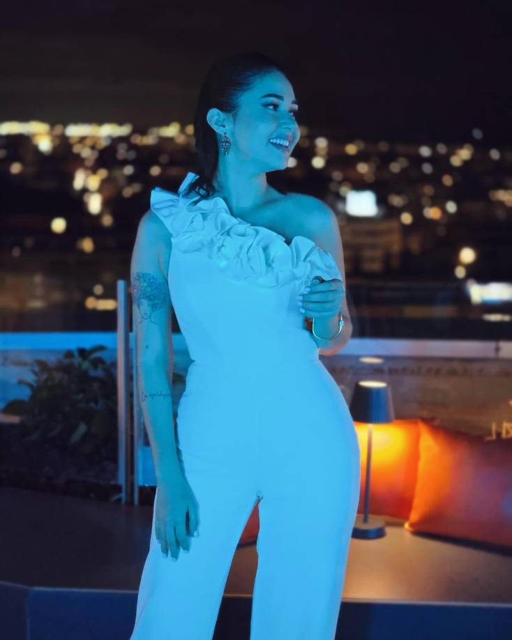 Jennifer ssaltó a la fama durante la pandemia del 2020 por sus videos graciosos en Tiktok, haciendo parodias de su enfermedad (epilepsia), así como videos informativos acerca de la misma y su personaje “La Garzona”. Posteriormente, figuró como presentadora de HCH por varios años, tras su salida del canal, la joven ha sido invitada a varios programas de otros canales nacionales pero no ha dado a conocer si ha tenido nuevas propuestas, por lo que se rumora que se está preparando para algo grande. 