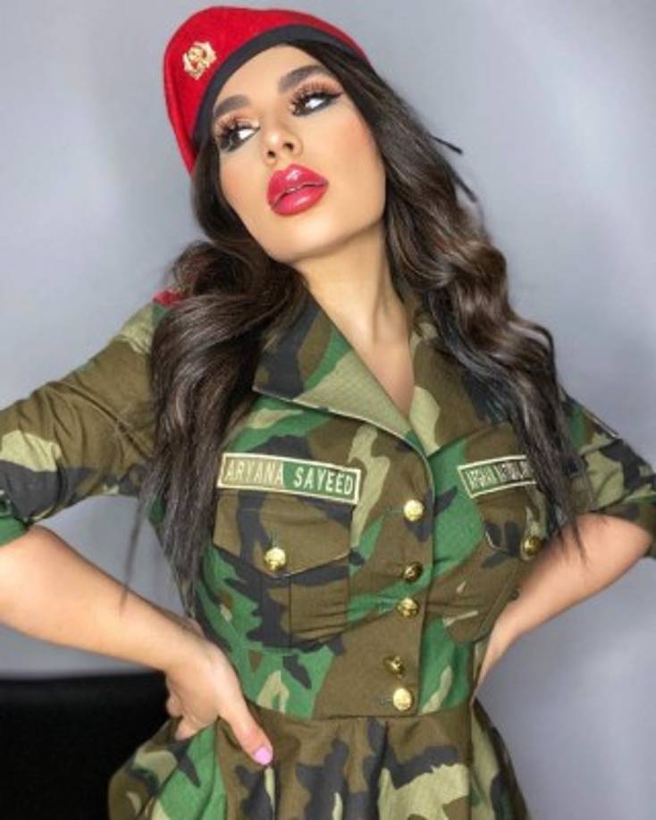 La cantante también ha sido una gran defensora del ejército afgano y mostró públicamente su apoyo a las fuerzas de seguridad antes de que los talibanes tomaran el país.