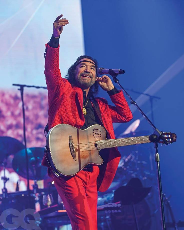 Antes de dedicarse por completo a la música, Marco Antonio Solís, conocido como “El Buki”, consideró ser seminarista y también tuvo la idea de actuar como payaso.