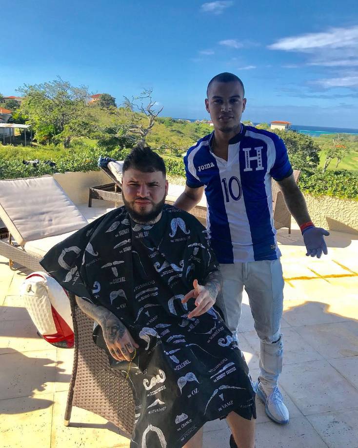 Con el paso del tiempo, Nuñez también le ha prestado sus servicios al famoso cantante puertorriqueño Farruko.
