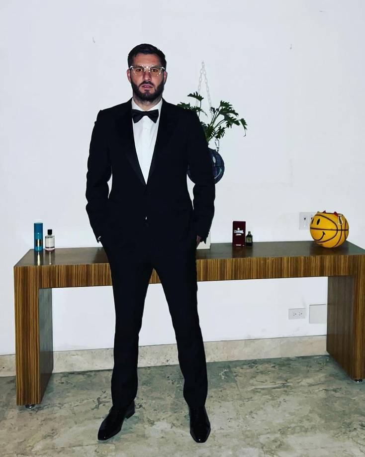 André-Pierre Gignac gana un salario de 4.5 millones de dólares al año en Tigres, esto es arriba de 110 millones de lempiras por temporada y más de 9 millones de la moneda catracha al mes. Tiene contrato hasta junio de 2025 en México.