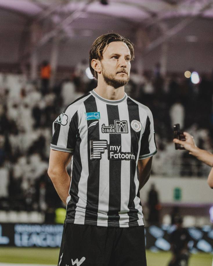 Tras abandonar al Sevilla, el centrocampista puso rumbo al Al-Shabab de Arabia Saudita,en donde estuvo tan solo seis meses.