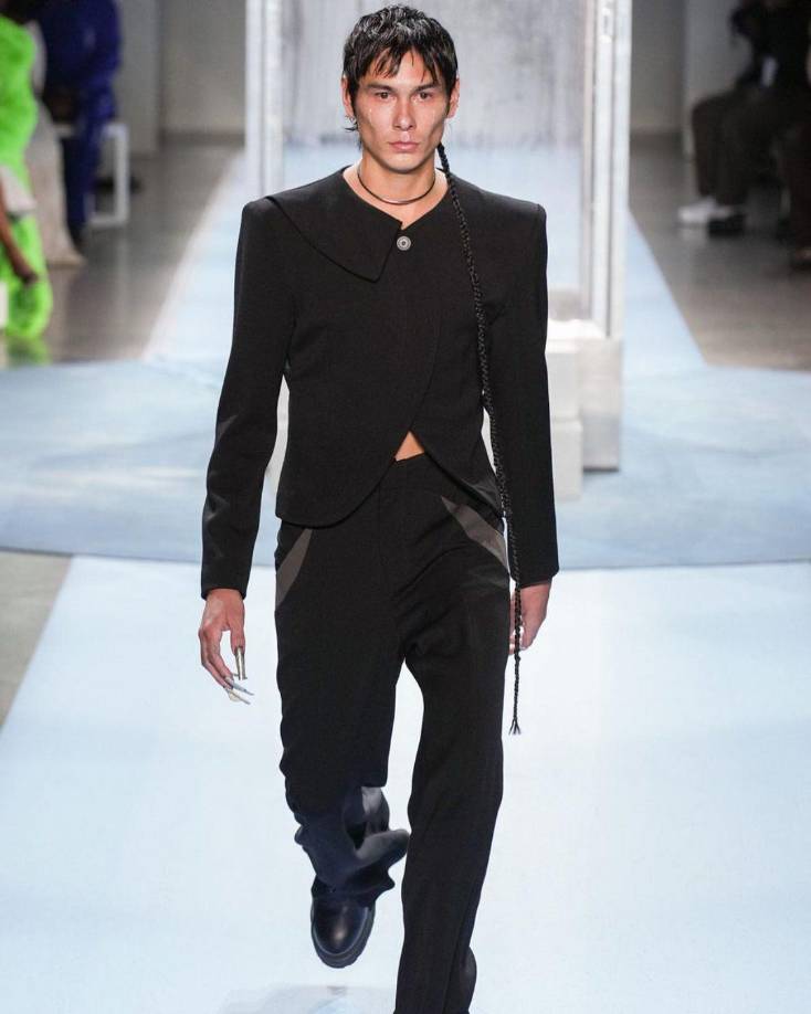 A pesar de interpretar a un personaje que explora su sexualidad en “Gossip Girl”, Mock es heterosexual. Anteriormente, estuvo en una relación con la fotógrafa Gray Sorrenti, pero actualmente está soltero. Mock divide su tiempo entre Nueva York y Hawái, donde sigue practicando surf y skateboarding.