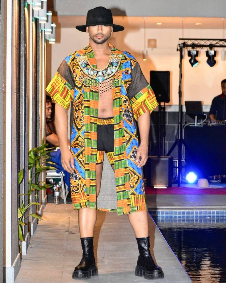 Celso radica en Tegucigalpa. Se graduó en la Universidad Nacional Autónoma de Honduras (UNAH). Puede seguirlo en sus redes sociales como:<a rel="nofollow" href="https://www.instagram.com/p/DCMiiPSu25X/?igsh=eXVmMHFyb2g1ZjY4"> Celso Ariel Dubón</a>. 