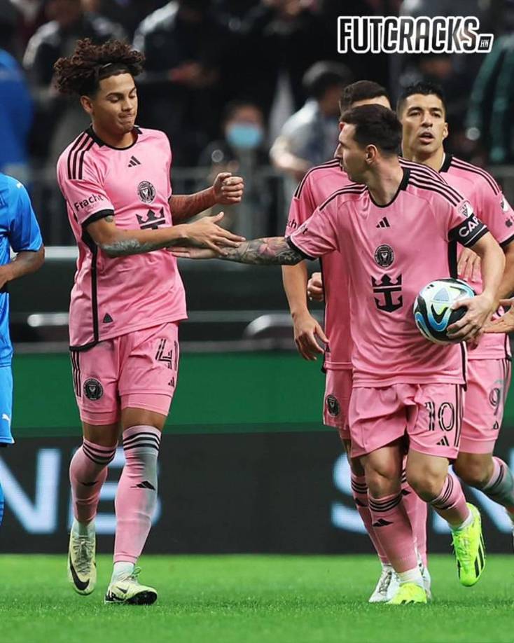 Minutos después de su golazo tras la asistencia de Messi, el hondureño fue sustituido. 