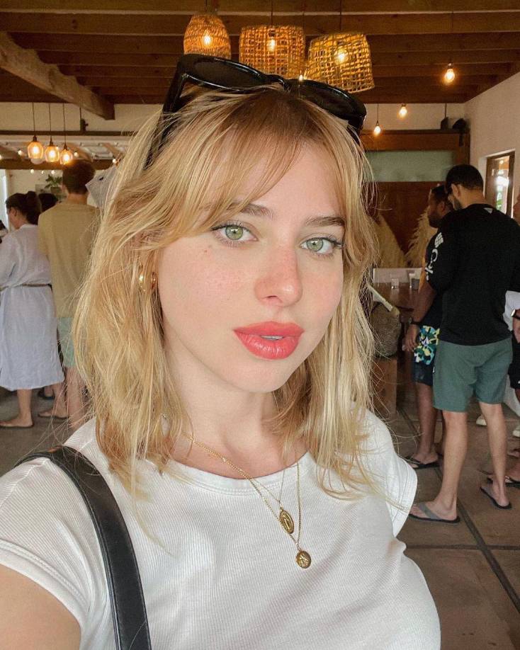 Policías le dan la licencia de conducir a influencer “por linda”