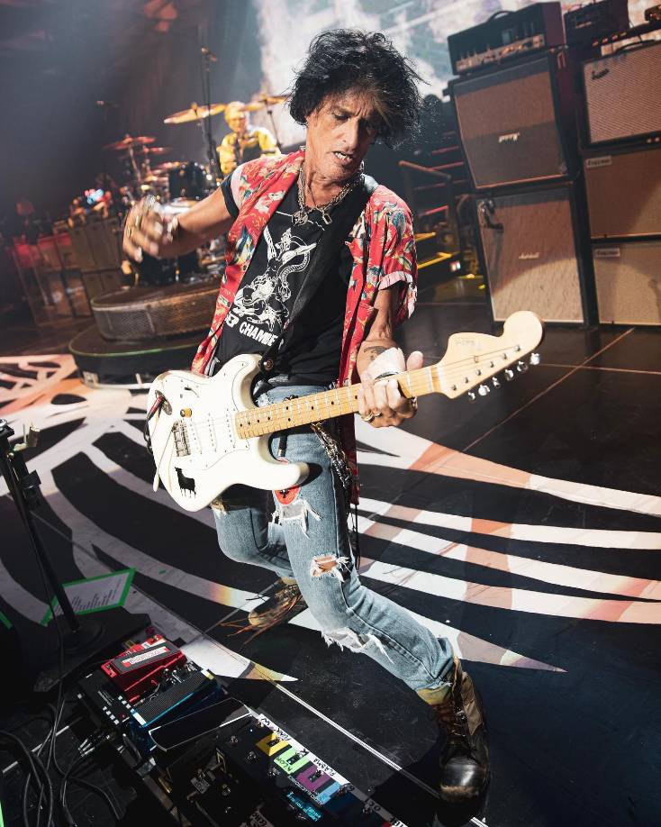 Joe Perry: El famoso guitarrista también se desmayó mientras brindaba un show en Nueva York en el 2016.