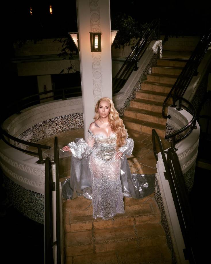 Las canciones de Ivy Queen se caracterizan por difundir un mensaje a favor de la mujer. Muchas de ellas se centran en reflejar su problemática y la situación que viven en Puerto Rico, especialmente como las tratan sus maridos. Así por ejemplo uno de sus hits, <i>Tuya Soy</i>, se convierte en un canto al respeto que merece la mujer de su país.